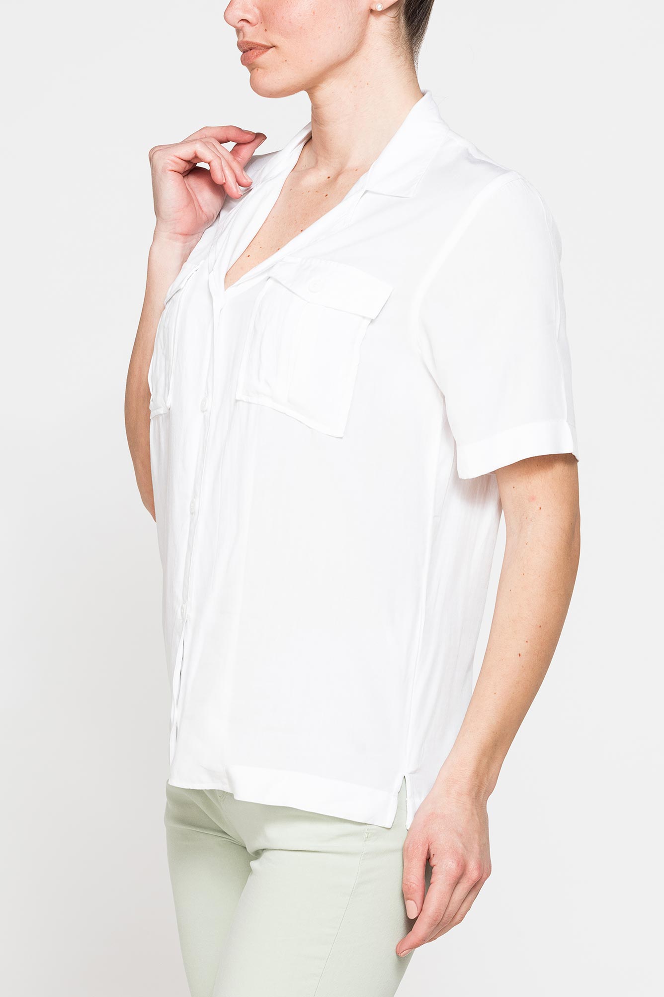 camicia a maniche corte con tasche frontali in pura viscosa