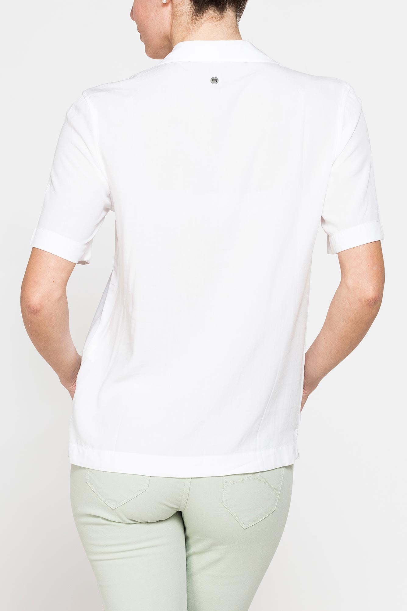 camicia a maniche corte con tasche frontali in pura viscosa