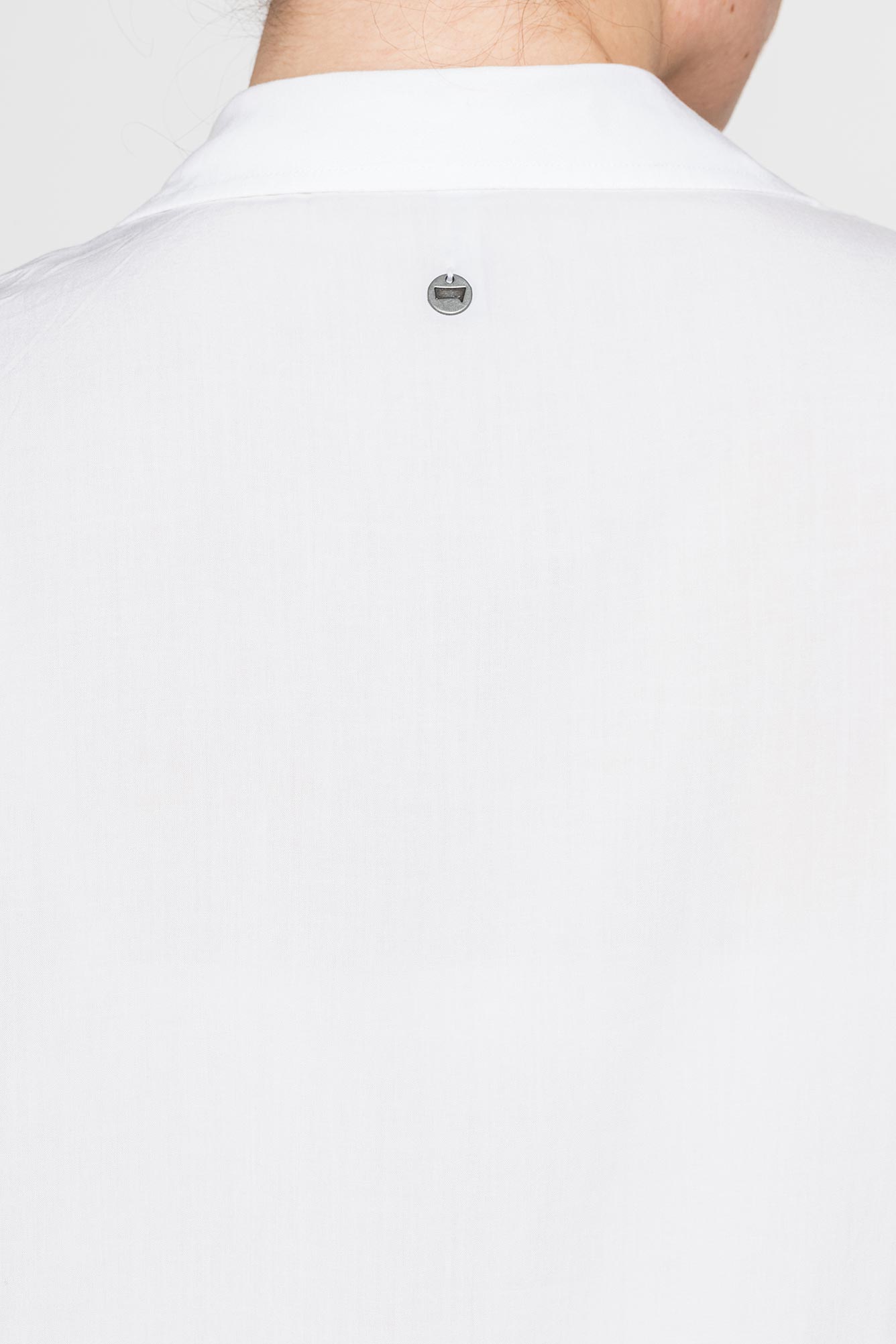 camicia a maniche corte con tasche frontali in pura viscosa