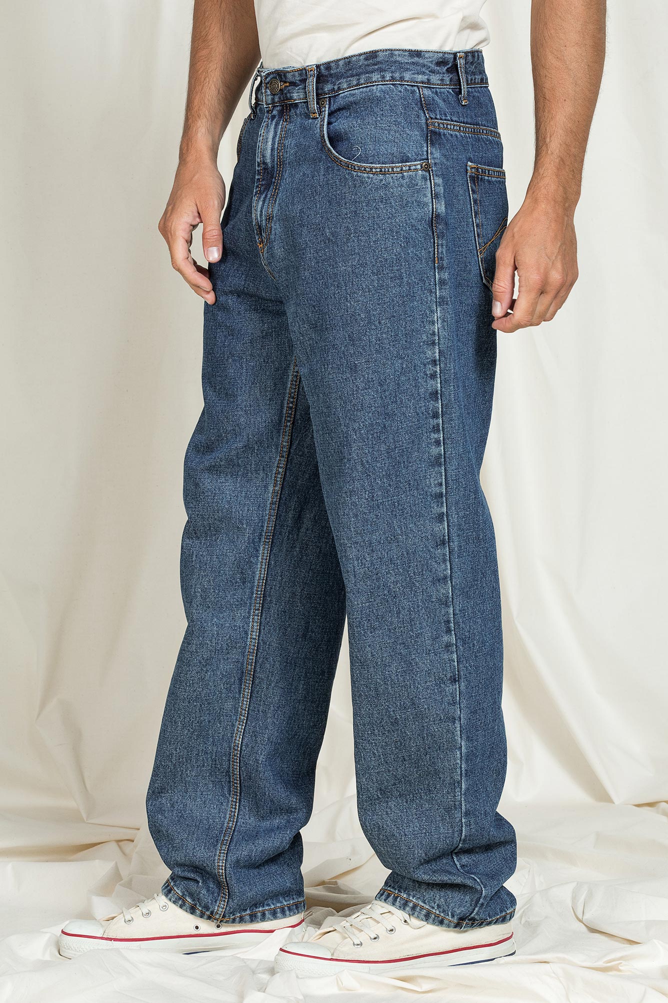straight fit jeans in old style denim replica model