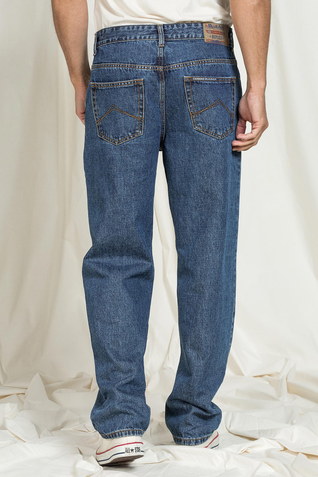 straight fit jeans in old style denim replica model