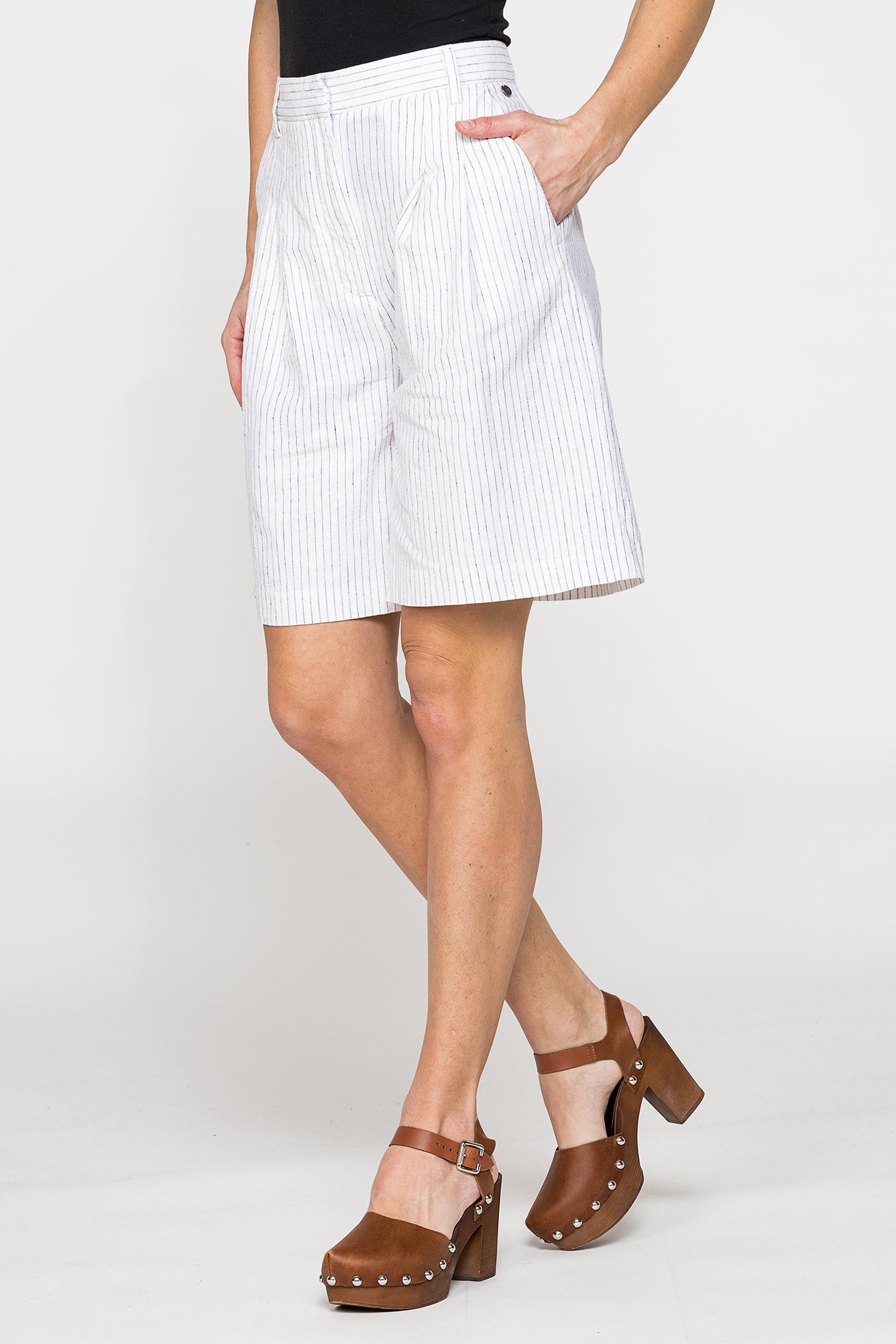 bermuda con pieghe in in tessuto lino cotone