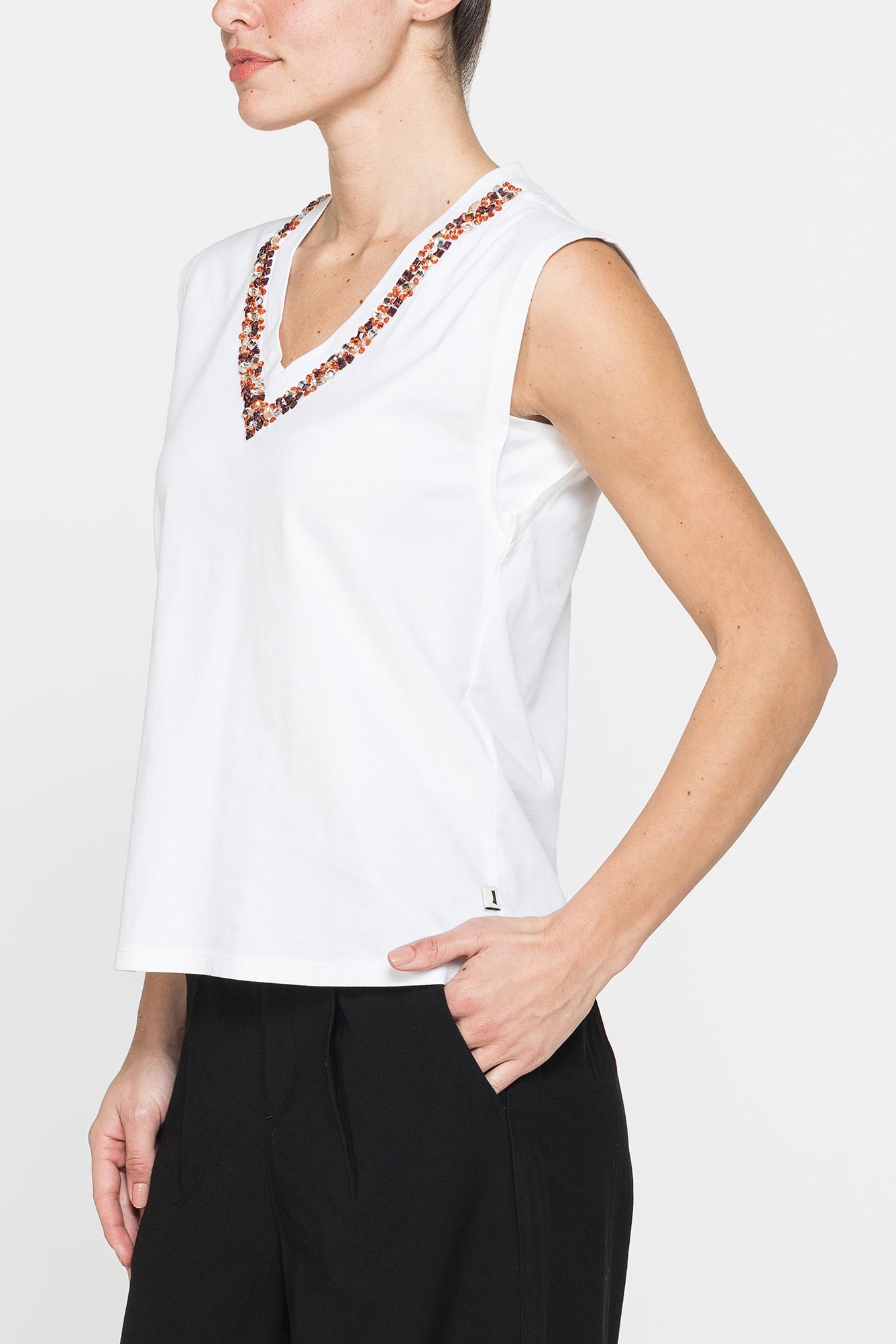 canotta con applicazioni gioiello sullo scollo