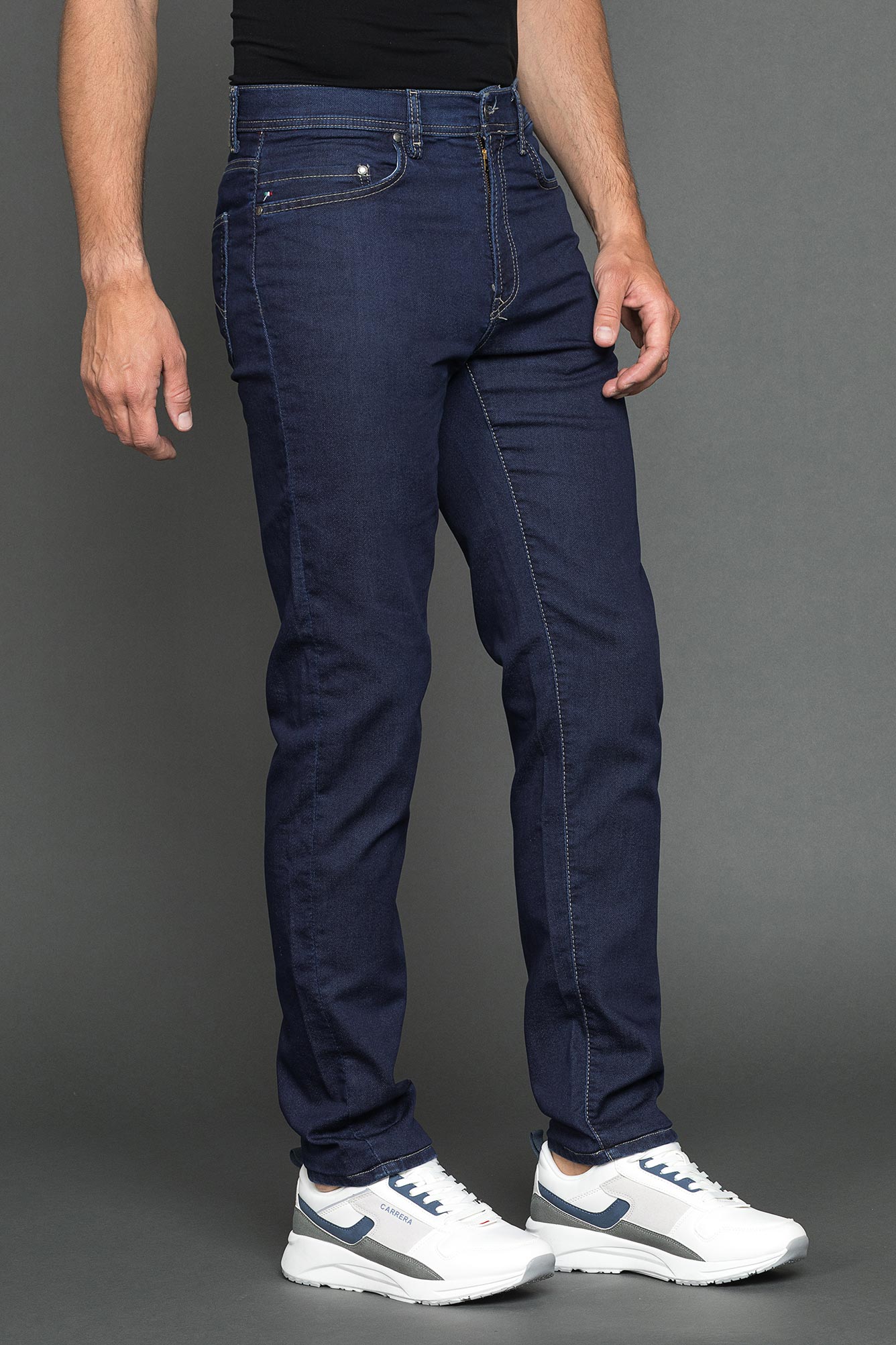 jeans passport da uomo in tessuto denim play da 10 oz. jeans passport da uomo in tessuto denim play da 10 oz.