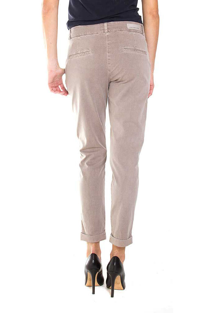 pantalone chinos in gabardina stretch. mod. t765. vita regolare e gamba comoda.