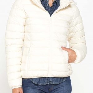 GIUBBOTTO RESISTENTE ALLA PIOGGIA CON IMBOTTITURA ULTRA LEGGERA. Vestibilit?? regolare.